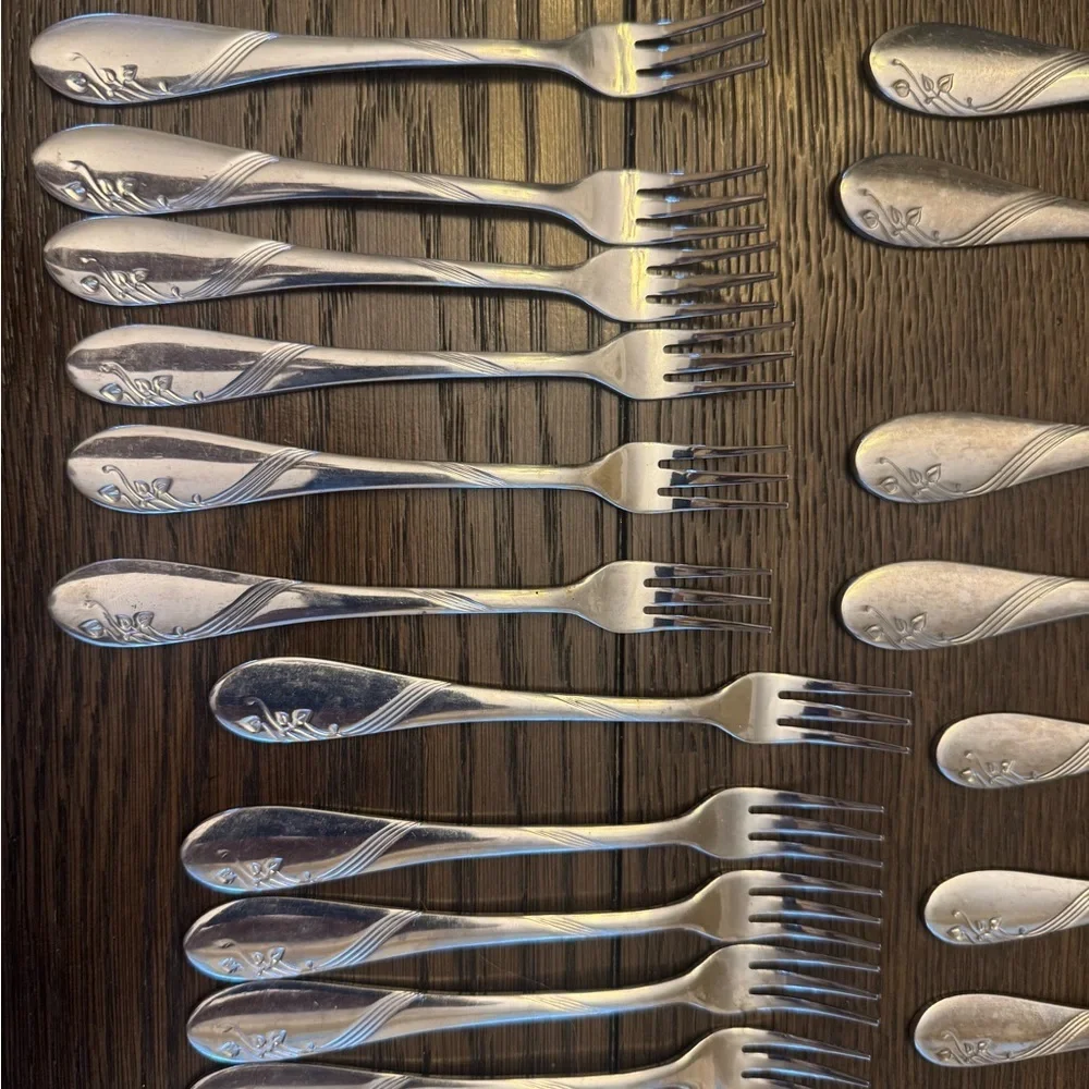 Stainless Steel Korea 45pc Flatware Set -Swirl on Handle w/ Leaf Design